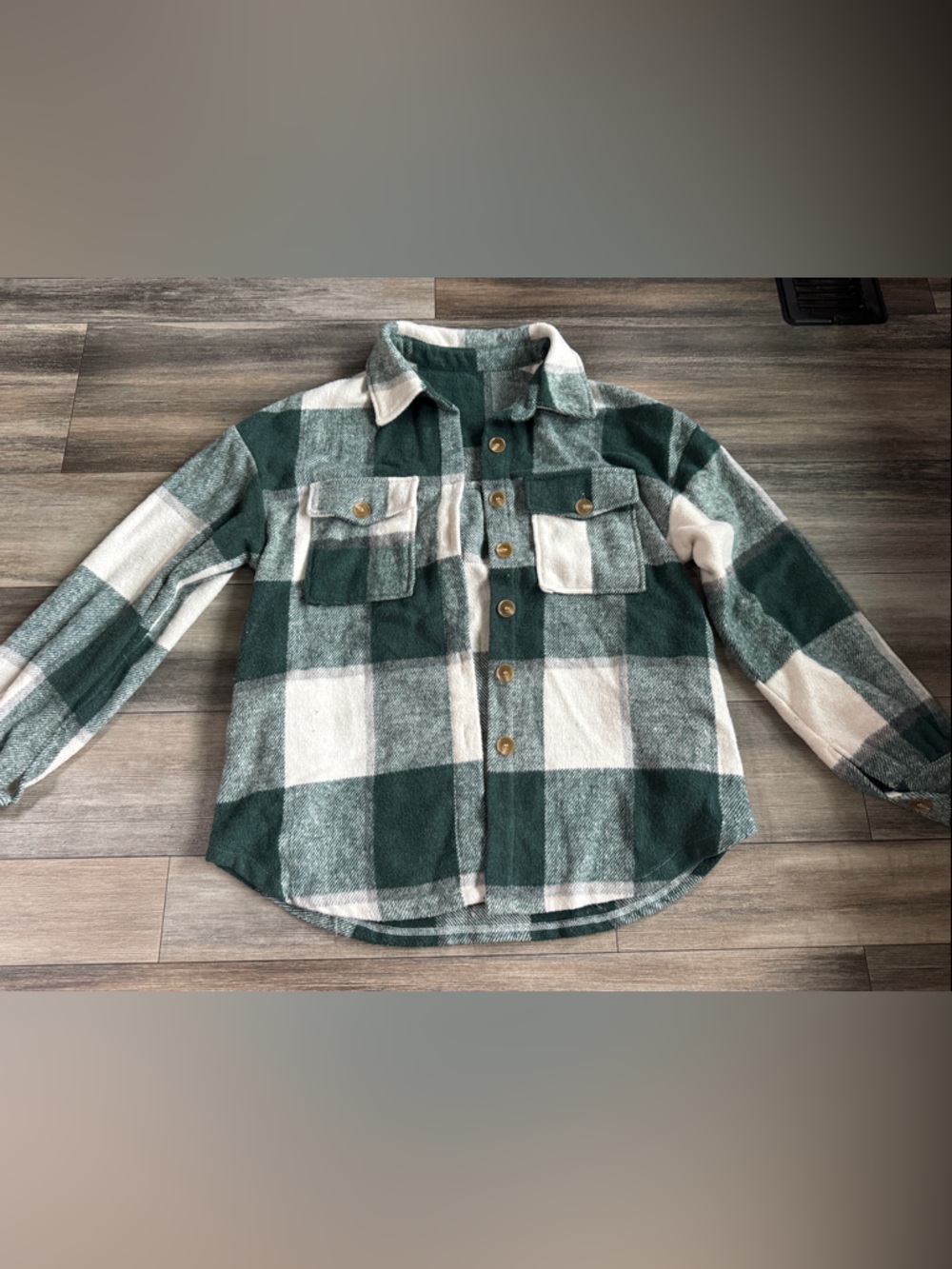 Women’s Green and White Buffalo Plaid Button-Front Shirt Jacket